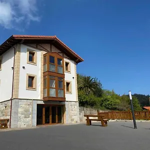 Couette-café Mugarri, Povena